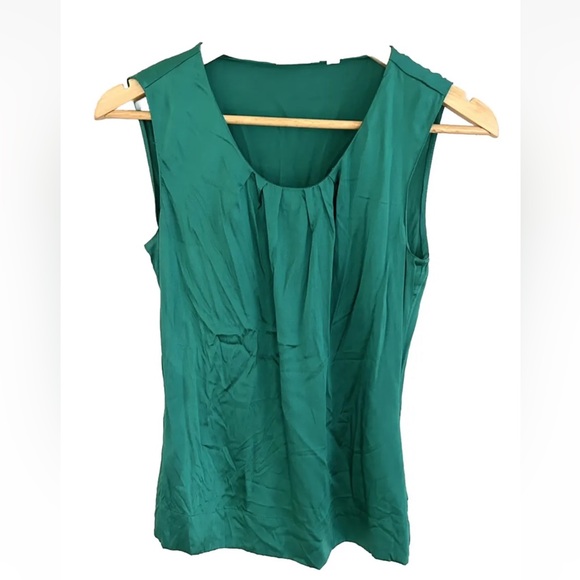 Halogen Silk Sleeveless Top in Emerald Green Size XS - Picture 2 of 8
